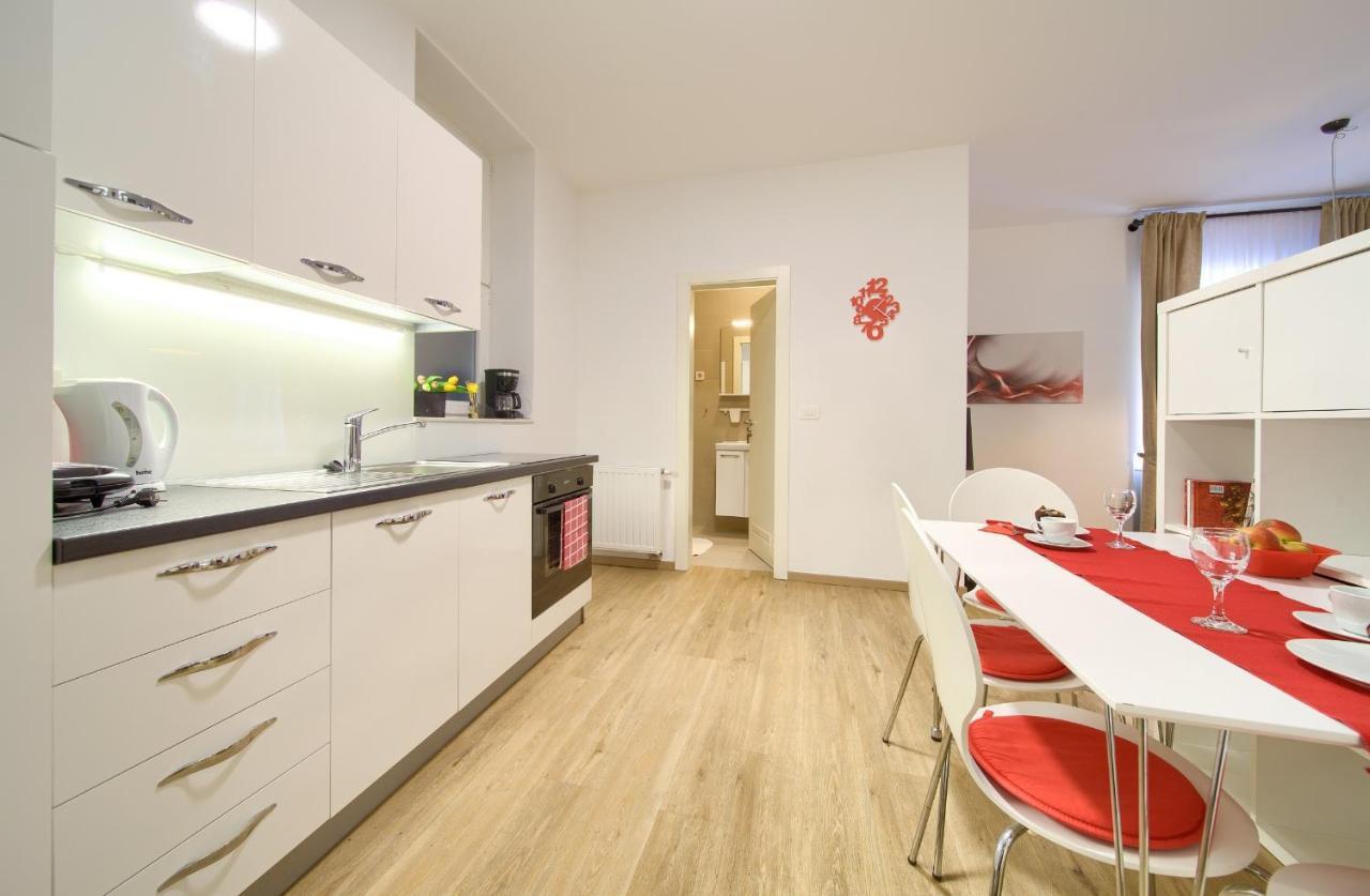 Logo Apartments 5 Min Walk To Main Square Zagreb Exterior foto